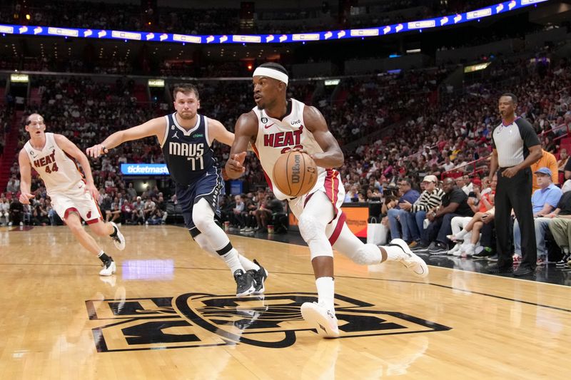 MIAMI, FL - APRIL 1:  Jimmy Butler #22 of the Miami Heat dribbles the ball against the Dallas Mavericks on April 1, 2023 at FTX Arena in Miami, Florida. NOTE TO USER: User expressly acknowledges and agrees that, by downloading and or using this Photograph, user is consenting to the terms and conditions of the Getty Images License Agreement. Mandatory Copyright Notice: Copyright 2023 NBAE (Photo by Issac Baldizon/NBAE via Getty Images)