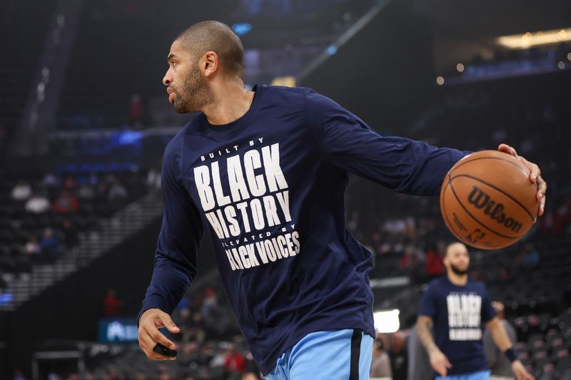 INGLEWOOD, CALIFORNIA - FEBRUARY 06: Nicolas Batum #33 of the LA Clippers warms up before the game against the Indiana Pacers at Intuit Dome on February 06, 2025 in Inglewood, California. NOTE TO USER: User expressly acknowledges and agrees that, by downloading and or using this Photograph, user is consenting to the terms and conditions of the Getty Images License Agreement. (Photo by Meg Oliphant/Getty Images)