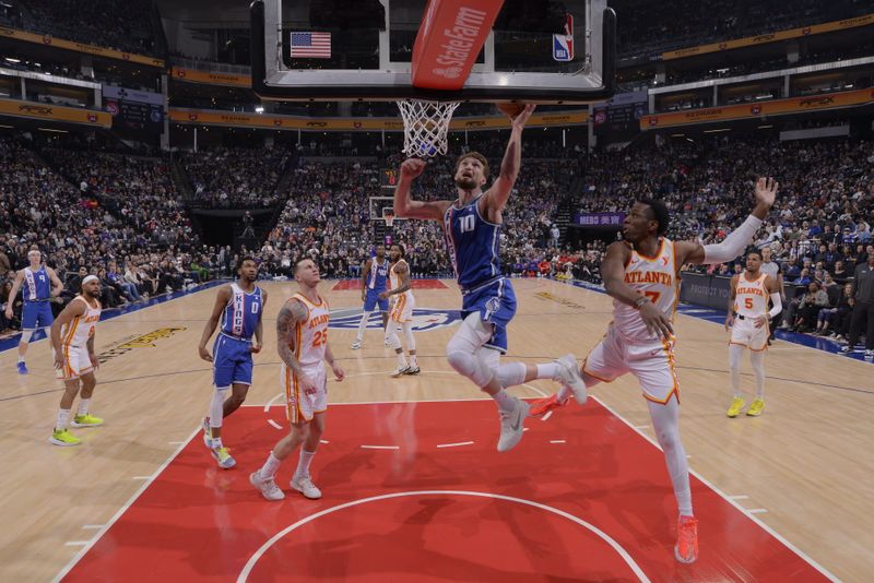 SACRAMENTO, CA - JANUARY 22: Domantas Sabonis #10 of the Sacramento Kings drives to the basket during the game against the Atlanta Hawks on January 22, 2024 at Golden 1 Center in Sacramento, California. NOTE TO USER: User expressly acknowledges and agrees that, by downloading and or using this Photograph, user is consenting to the terms and conditions of the Getty Images License Agreement. Mandatory Copyright Notice: Copyright 2024 NBAE (Photo by Rocky Widner/NBAE via Getty Images)