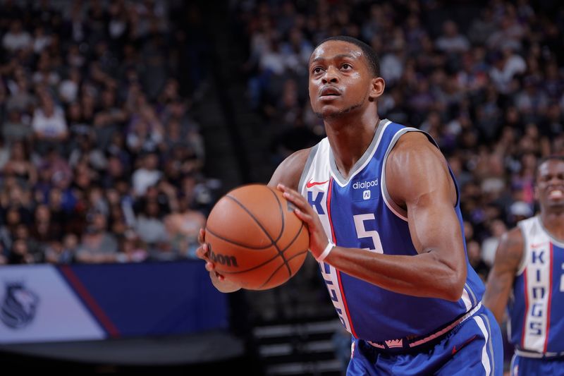 SACRAMENTO, CA - MARCH 18: De'Aaron Fox #5 of the Sacramento Kings shoots a free throw during the game against the Memphis Grizzlies on March 18, 2024 at Golden 1 Center in Sacramento, California. NOTE TO USER: User expressly acknowledges and agrees that, by downloading and or using this Photograph, user is consenting to the terms and conditions of the Getty Images License Agreement. Mandatory Copyright Notice: Copyright 2024 NBAE (Photo by Rocky Widner/NBAE via Getty Images)