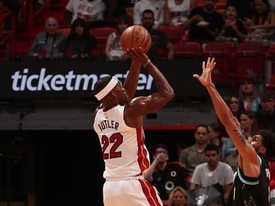 MIAMI, FL - DECEMBER 2: Jimmy Butler #22 of the Miami Heat shoots the ball during the game against the Indiana Pacers on December 2, 2023 at Kaseya Center in Miami, Florida. NOTE TO USER: User expressly acknowledges and agrees that, by downloading and or using this Photograph, user is consenting to the terms and conditions of the Getty Images License Agreement. Mandatory Copyright Notice: Copyright 2023 NBAE (Photo by Issac Baldizon/NBAE via Getty Images)