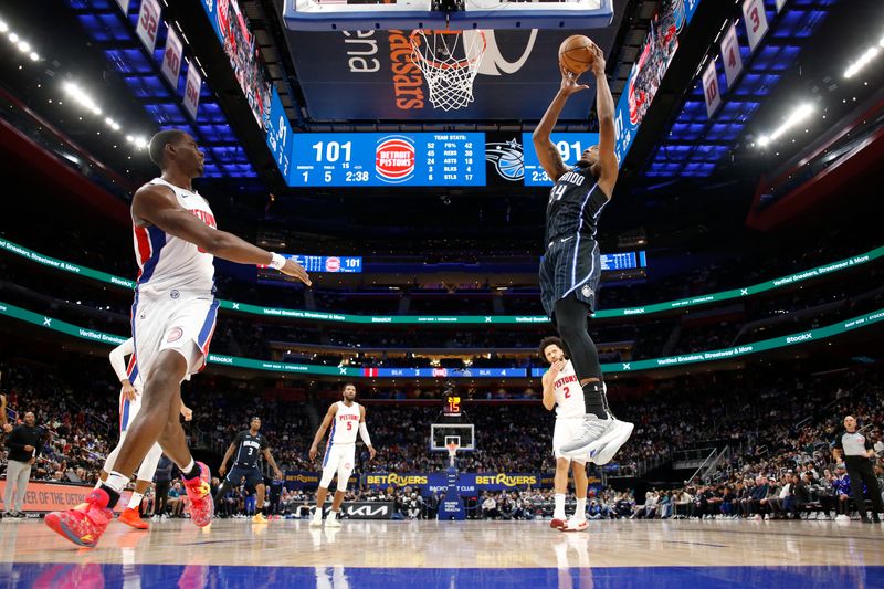 DETROIT, MI - January 01:  Wendell Carter Jr. #34 of the Orlando Magic shoots the ball during the game against the Detroit Pistons on January 01, 2025 at Little Caesars Arena in Detroit, Michigan. NOTE TO USER: User expressly acknowledges and agrees that, by downloading and/or using this photograph, User is consenting to the terms and conditions of the Getty Images License Agreement. Mandatory Copyright Notice: Copyright 2025 NBAE (Photo by Brian Sevald/NBAE via Getty Images)