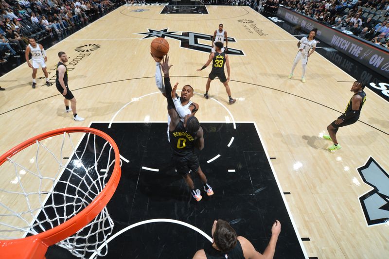 SAN ANTONIO, TX - OCTOBER 12: Keldon Johnson #0 of the San Antonio Spurs shoots the ball during the game against the Utah Jazz during a NBA preseason game on October 12, 2024 at the Frost Bank Center in San Antonio, Texas. NOTE TO USER: User expressly acknowledges and agrees that, by downloading and or using this photograph, user is consenting to the terms and conditions of the Getty Images License Agreement. Mandatory Copyright Notice: Copyright 2024 NBAE (Photos by Michael Gonzales/NBAE via Getty Images)