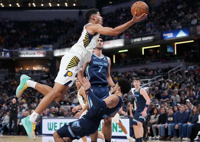 INDIANAPOLIS, INDIANA - OCTOBER 14: Ben Sheppard #26 of the Indiana Pacers drives over Scotty Pippen Jr. #1 of the Memphis Grizzlies in the second quarter of a preseason game at Gainbridge Fieldhouse on October 14, 2024 in Indianapolis, Indiana. NOTE TO USER: User expressly acknowledges and agrees that, by downloading and or using this photograph, User is consenting to the terms and conditions of the Getty Images License Agreement. (Photo by Dylan Buell/Getty Images)