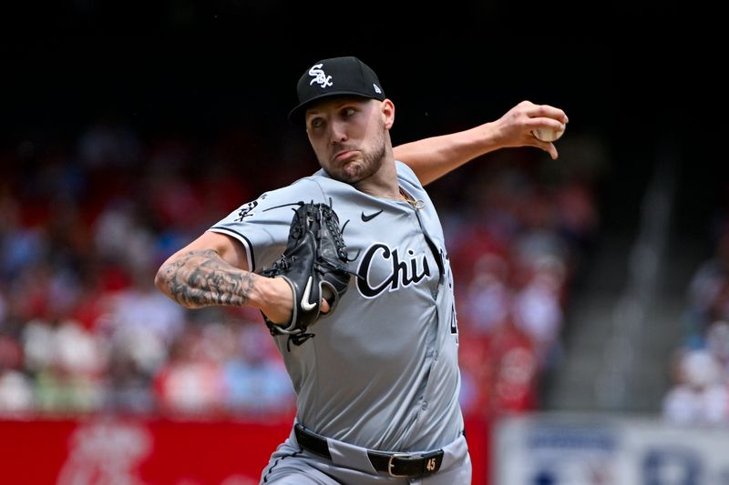 May 5, 2024; St. Louis, Missouri, USA;  Chicago White Sox starting pitcher Garrett Crochet (45) pitches against the St. Louis Cardinals during the first inning at Busch Stadium. Mandatory Credit: Jeff Curry-USA TODAY Sports