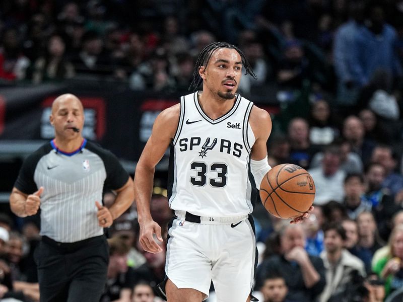 DALLAS, TX - FEBRUARY 14: Tre Jones #33 of the San Antonio Spurs dribbles the ball during the game against the Dallas Mavericks on February 14, 2024 at the American Airlines Center in Dallas, Texas. NOTE TO USER: User expressly acknowledges and agrees that, by downloading and or using this photograph, User is consenting to the terms and conditions of the Getty Images License Agreement. Mandatory Copyright Notice: Copyright 2024 NBAE (Photo by Glenn James/NBAE via Getty Images)