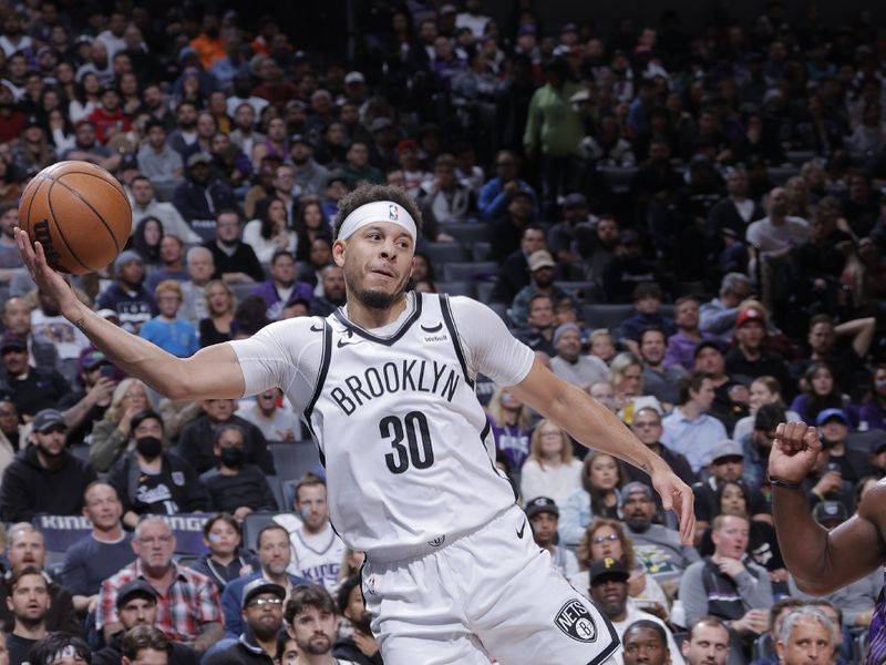 SACRAMENTO, CA - NOVEMBER 15: Seth Curry #30 of the Brooklyn Nets passes the ball during the game against the Sacramento Kings on November 15, 2022 at Golden 1 Center in Sacramento, California. NOTE TO USER: User expressly acknowledges and agrees that, by downloading and or using this Photograph, user is consenting to the terms and conditions of the Getty Images License Agreement. Mandatory Copyright Notice: Copyright 2022 NBAE (Photo by Rocky Widner/NBAE via Getty Images)