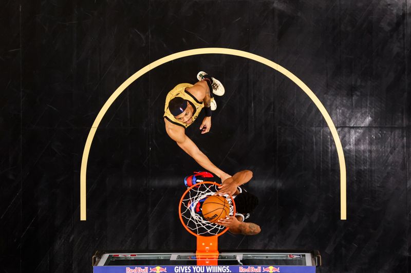 TORONTO, CANADA - FEBRUARY 22: Nicolas Claxton #33 of the Brooklyn Nets dunks the ball during the game against the Toronto Raptors on February 22, 2024 at the Scotiabank Arena in Toronto, Ontario, Canada.  NOTE TO USER: User expressly acknowledges and agrees that, by downloading and or using this Photograph, user is consenting to the terms and conditions of the Getty Images License Agreement.  Mandatory Copyright Notice: Copyright 2024 NBAE (Photo by Vaughn Ridley/NBAE via Getty Images)