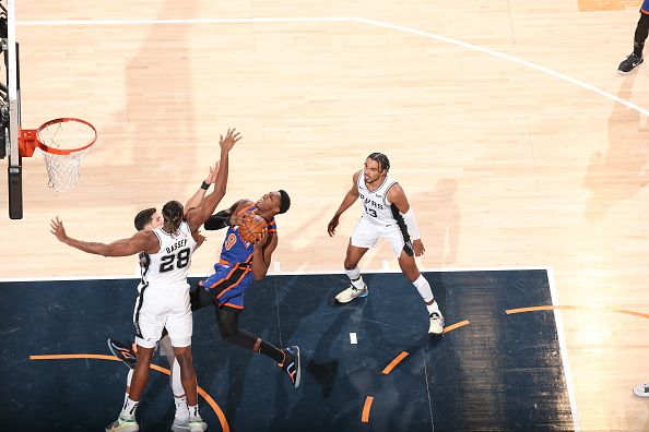 NEW YORK, NY - NOVEMBER 8: RJ Barrett #9 of the New York Knicks drives to the basket during the game against the San Antonio Spurs on Novmeber 8, 2023 at Madison Square Garden in New York City, New York.  NOTE TO USER: User expressly acknowledges and agrees that, by downloading and or using this photograph, User is consenting to the terms and conditions of the Getty Images License Agreement. Mandatory Copyright Notice: Copyright 2023 NBAE  (Photo by Nathaniel S. Butler/NBAE via Getty Images)