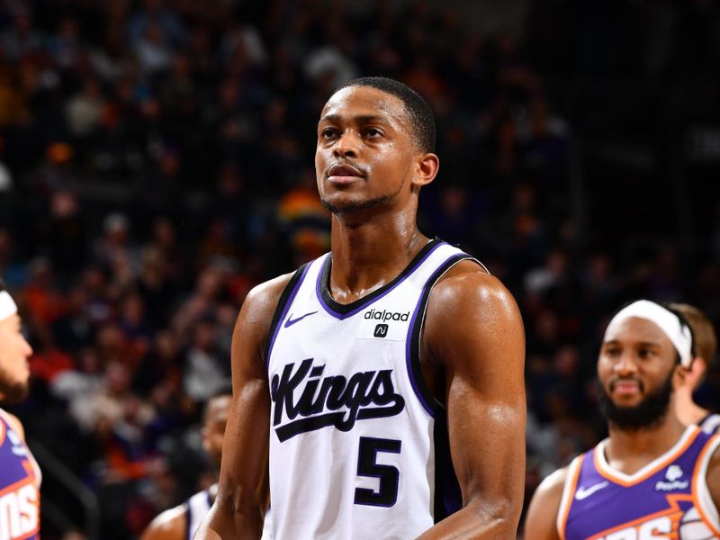 PHOENIX, AZ - FEBRUARY 13:  De'Aaron Fox #5 of the Sacramento Kings shoots a free throw during the game against the Phoenix Suns on February 13, 2024 at Footprint Center in Phoenix, Arizona. NOTE TO USER: User expressly acknowledges and agrees that, by downloading and or using this photograph, user is consenting to the terms and conditions of the Getty Images License Agreement. Mandatory Copyright Notice: Copyright 2024 NBAE (Photo by Barry Gossage/NBAE via Getty Images)