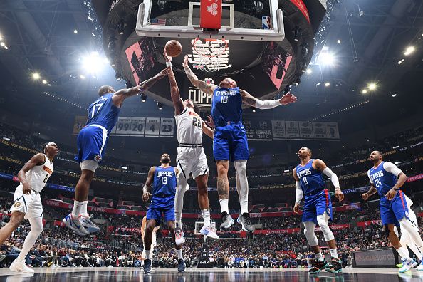 LOS ANGELES, CA - NOVEMBER 27: Zeke Nnaji #22 of the Denver Nuggets drives to the basket during the game against the LA Clippers on November 27, 2023 at Crypto.Com Arena in Los Angeles, California. NOTE TO USER: User expressly acknowledges and agrees that, by downloading and/or using this Photograph, user is consenting to the terms and conditions of the Getty Images License Agreement. Mandatory Copyright Notice: Copyright 2023 NBAE (Photo by Andrew D. Bernstein/NBAE via Getty Images)