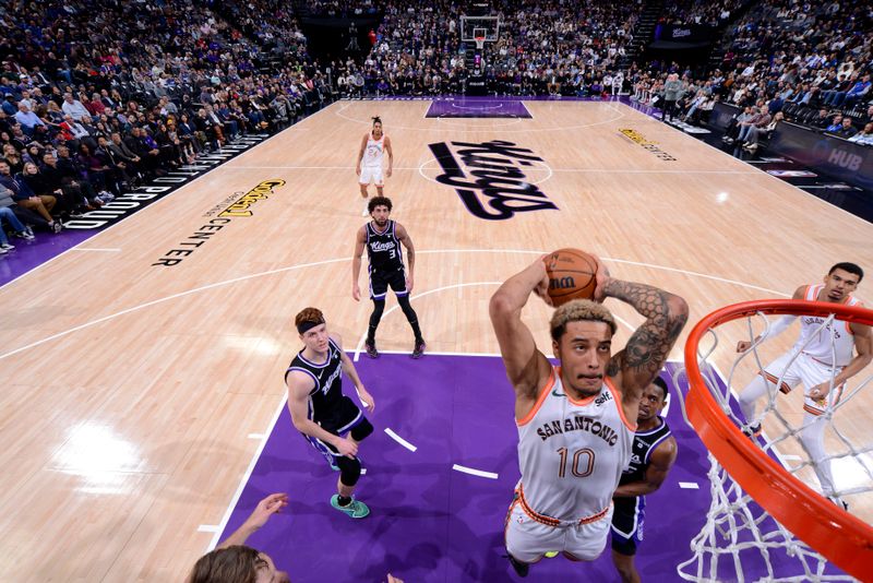 SACRAMENTO, CA - FEBRUARY 22: Jeremy Sochan #10 of the San Antonio Spurs dunks the ball during the game against the Sacramento Kings on February 22, 2024 at Golden 1 Center in Sacramento, California. NOTE TO USER: User expressly acknowledges and agrees that, by downloading and or using this Photograph, user is consenting to the terms and conditions of the Getty Images License Agreement. Mandatory Copyright Notice: Copyright 2023 NBAE (Photo by Rocky Widner/NBAE via Getty Images)