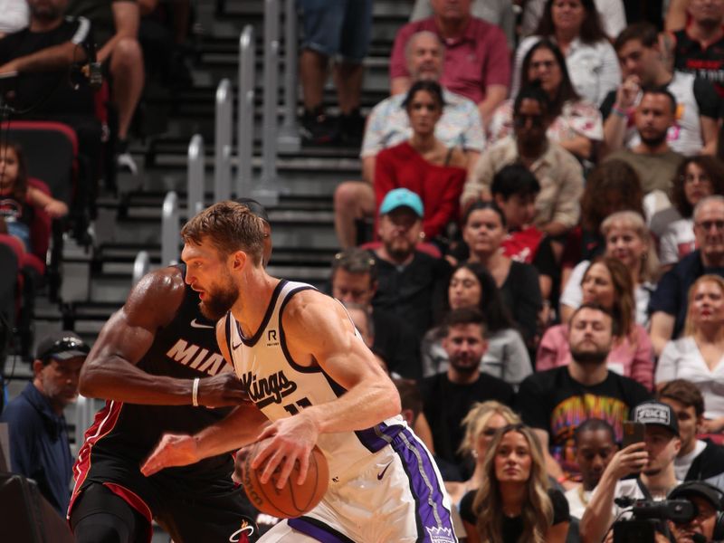 MIAMI, FL - NOVEMBER 4: Domantas Sabonis #11 of the Sacramento Kings dribbles the ball during the game against the Miami Heat  during a regular season game on November 4, 2024 at Kaseya Center in Miami, Florida. NOTE TO USER: User expressly acknowledges and agrees that, by downloading and or using this Photograph, user is consenting to the terms and conditions of the Getty Images License Agreement. Mandatory Copyright Notice: Copyright 2024 NBAE (Photo by Issac Baldizon/NBAE via Getty Images)