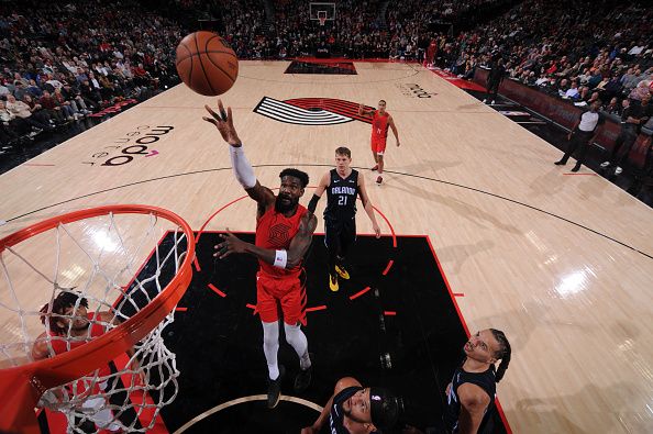 PORTLAND, OR - OCTOBER 27: Deandre Ayton #2 of the Portland Trail Blazers shoots the ball during the game against the Orlando Magic on October 27, 2023 at the Moda Center Arena in Portland, Oregon. NOTE TO USER: User expressly acknowledges and agrees that, by downloading and or using this photograph, user is consenting to the terms and conditions of the Getty Images License Agreement. Mandatory Copyright Notice: Copyright 2023 NBAE (Photo by Cameron Browne/NBAE via Getty Images)