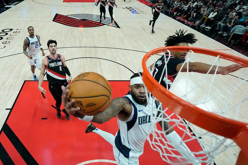 PORTLAND, OREGON - DECEMBER 01: Jaden Hardy #1 of the Dallas Mavericks shoots the ball past Shaedon Sharpe #17 of the Portland Trail Blazers during the second half at Moda Center on December 01, 2024 in Portland, Oregon. NOTE TO USER: User expressly acknowledges and agrees that, by downloading and or using this photograph, User is consenting to the terms and conditions of the Getty Images License Agreement. (Photo by Soobum Im/Getty Images)