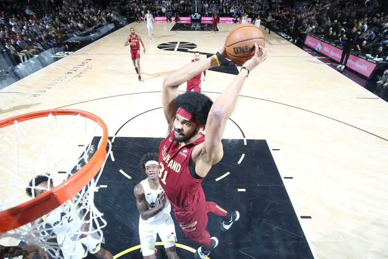 SALT LAKE CITY, UT - APRIL 2: Jarrett Allen #31 of the Cleveland Cavaliers dunks the ball during the game against the Utah Jazz on April 2, 2024 at Delta Center in Salt Lake City, Utah. NOTE TO USER: User expressly acknowledges and agrees that, by downloading and or using this Photograph, User is consenting to the terms and conditions of the Getty Images License Agreement. Mandatory Copyright Notice: Copyright 2024 NBAE (Photo by Melissa Majchrzak/NBAE via Getty Images)