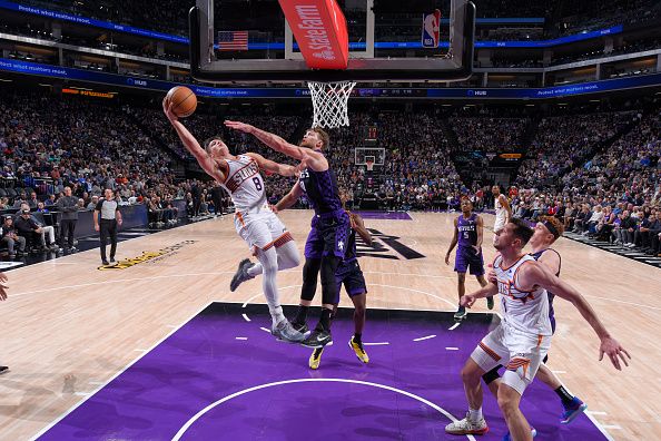 SACRAMENTO, CA - DECEMBER 22:  Grayson Allen #8 of the Phoenix Suns goes to the basket during the game on December 22, 2023 at Golden 1 Center in Sacramento, California. NOTE TO USER: User expressly acknowledges and agrees that, by downloading and or using this Photograph, user is consenting to the terms and conditions of the Getty Images License Agreement. Mandatory Copyright Notice: Copyright 2023 NBAE (Photo by Rocky Widner/NBAE via Getty Images)