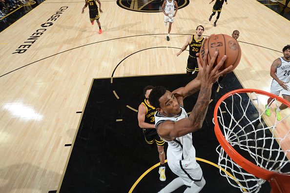 SAN FRANCISCO, CA - DECEMBER 16: Nicolas Claxton #33 of the Brooklyn Nets drives to the basket during the game against the Golden State Warriors on December 16, 2023 at Chase Center in San Francisco, California. NOTE TO USER: User expressly acknowledges and agrees that, by downloading and or using this photograph, user is consenting to the terms and conditions of Getty Images License Agreement. Mandatory Copyright Notice: Copyright 2023 NBAE (Photo by Noah Graham/NBAE via Getty Images)