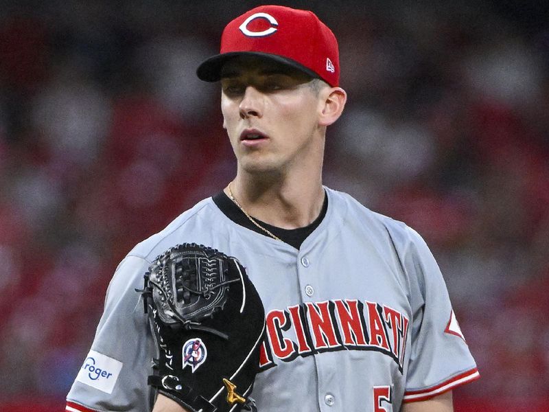 Sep 11, 2024; St. Louis, Missouri, USA;  Cincinnati Reds starting pitcher Brandon Williamson (55) pitches against the St. Louis Cardinals during the second inning at Busch Stadium. Mandatory Credit: Jeff Curry-Imagn Images