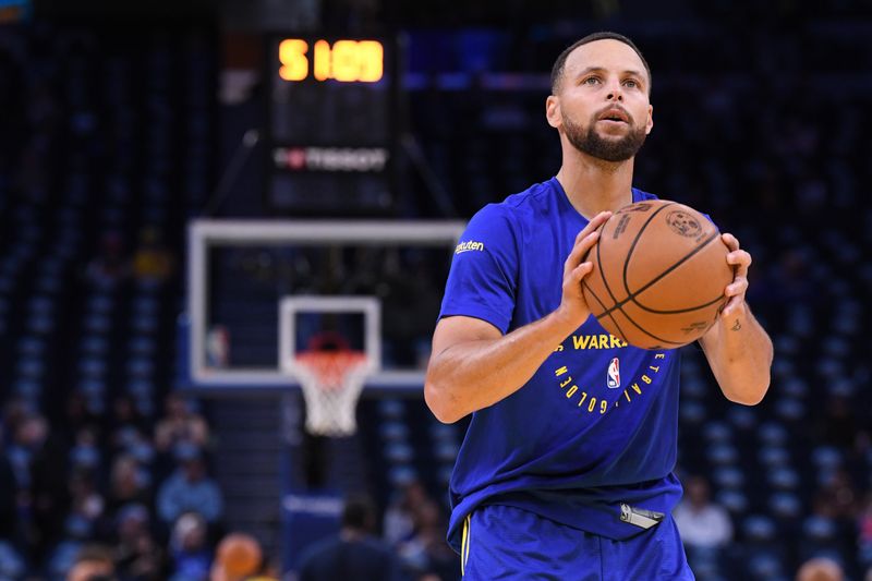 SAN FRANCISCO, CA - OCTOBER 27: Stephen Curry #30 of the Golden State Warriors warms up before the game against the LA Clippers on October 27, 2024 at Chase Center in San Francisco, California. NOTE TO USER: User expressly acknowledges and agrees that, by downloading and or using this photograph, user is consenting to the terms and conditions of Getty Images License Agreement. Mandatory Copyright Notice: Copyright 2024 NBAE (Photo by Noah Graham/NBAE via Getty Images)