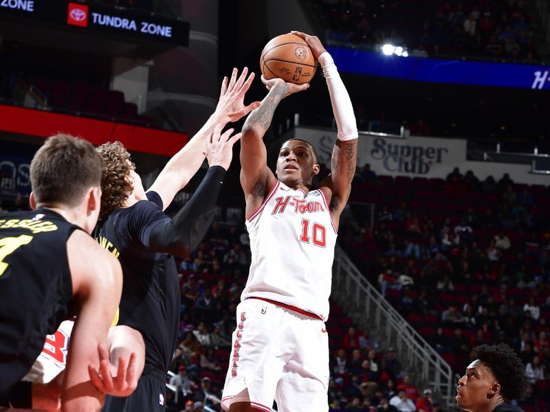 HOUSTON, TX - JANUARY 20: Jabari Smith Jr. #10 of the Houston Rockets shoots the ball during the game against the Utah Jazz on January 20, 2024 at the Toyota Center in Houston, Texas. NOTE TO USER: User expressly acknowledges and agrees that, by downloading and or using this photograph, User is consenting to the terms and conditions of the Getty Images License Agreement. Mandatory Copyright Notice: Copyright 2024 NBAE (Photo by Logan Riely/NBAE via Getty Images)