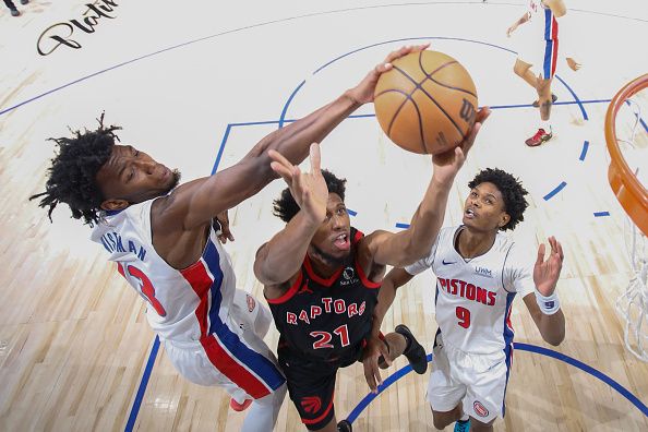 DETROIT, MI - DECEMBER 30: James Wiseman #13 of the Detroit Pistons blocks the ball during the game against the Toronto Raptors on December 30, 2023 at Little Caesars Arena in Detroit, Michigan. NOTE TO USER: User expressly acknowledges and agrees that, by downloading and/or using this photograph, User is consenting to the terms and conditions of the Getty Images License Agreement. Mandatory Copyright Notice: Copyright 2023 NBAE (Photo by Brian Sevald/NBAE via Getty Images)