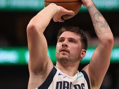 DALLAS, TEXAS - NOVEMBER 01: Luka Doncic #77 of the Dallas Mavericks shoots a free throw in the first half against the Chicago Bulls at American Airlines Center on November 01, 2023 in Dallas, Texas. NOTE TO USER: User expressly acknowledges and agrees that, by downloading and or using this photograph, User is consenting to the terms and conditions of the Getty Images License Agreement. (Photo by Tim Heitman/Getty Images)