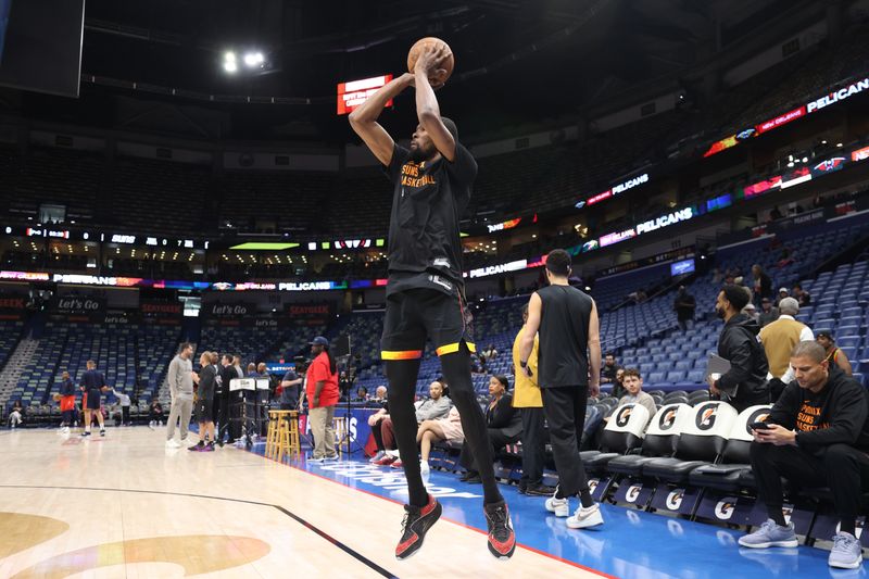 NEW ORLEANS, LA - APRIL 1:  Kevin Durant #35 of the Phoenix Suns warms up before the game against the New Orleans Pelicans on April 1, 2024 at the Smoothie King Center in New Orleans, Louisiana. NOTE TO USER: User expressly acknowledges and agrees that, by downloading and or using this Photograph, user is consenting to the terms and conditions of the Getty Images License Agreement. Mandatory Copyright Notice: Copyright 2024 NBAE (Photo by Layne Murdoch Jr./NBAE via Getty Images)