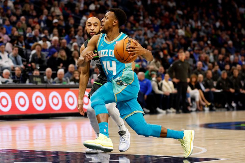 MINNEAPOLIS, MINNESOTA - JANUARY 22: Ish Smith #14 of the Charlotte Hornets drives to the basket against Jordan McLaughlin #6 of the Minnesota Timberwolves in the third quarter at Target Center on January 22, 2024 in Minneapolis, Minnesota. The Hornets won 128-125. NOTE TO USER: User expressly acknowledges and agrees that, by downloading and or using this photograph, User is consenting to the terms and conditions of the Getty Images License Agreement. (Photo by David Berding/Getty Images)