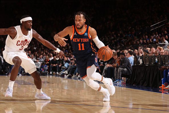 NEW YORK, NY - NOVEMBER 1: Jalen Brunson #11 of the New York Knicks drives to the basket during the game against the Cleveland Cavaliers on November 1, 2023 at Madison Square Garden in New York City, New York.  NOTE TO USER: User expressly acknowledges and agrees that, by downloading and or using this photograph, User is consenting to the terms and conditions of the Getty Images License Agreement. Mandatory Copyright Notice: Copyright 2023 NBAE  (Photo by Nathaniel S. Butler/NBAE via Getty Images)