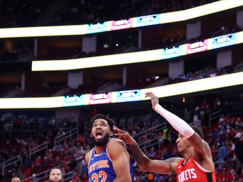 HOUSTON, TX - NOVEMBER 4: Karl-Anthony Towns #32 of the New York Knicks drives to the basket during the game against the Houston Rockets on November 4, 2024 at the Toyota Center in Houston, Texas. NOTE TO USER: User expressly acknowledges and agrees that, by downloading and or using this photograph, User is consenting to the terms and conditions of the Getty Images License Agreement. Mandatory Copyright Notice: Copyright 2024 NBAE (Photo by Michael Starghill Jr./NBAE via Getty Images)
