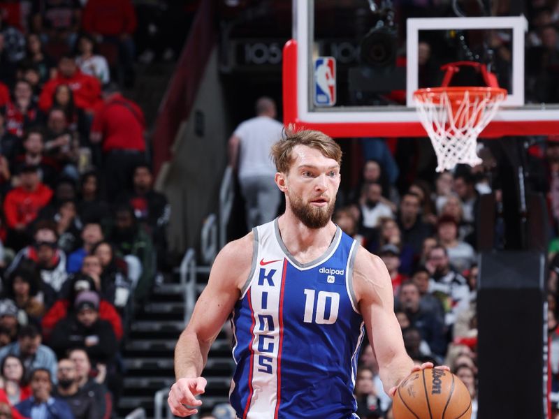 CHICAGO, IL - FEBRUARY 3: Domantas Sabonis #10 of the Sacramento Kings dribbles the ball during the game against the Chicago Bulls on February 3, 2024 at United Center in Chicago, Illinois. NOTE TO USER: User expressly acknowledges and agrees that, by downloading and or using this photograph, User is consenting to the terms and conditions of the Getty Images License Agreement. Mandatory Copyright Notice: Copyright 2024 NBAE (Photo by Jeff Haynes/NBAE via Getty Images)