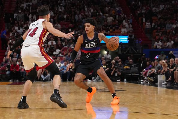 MIAMI, FL - OCTOBER 25: Killian Hayes #7 of the Detroit Pistons dribbles the ball during the game against the Miami Heat on October 25, 2023 at Kaseya Center in Miami, Florida. NOTE TO USER: User expressly acknowledges and agrees that, by downloading and or using this Photograph, user is consenting to the terms and conditions of the Getty Images License Agreement. Mandatory Copyright Notice: Copyright 2023 NBAE (Photo by Eric Espada/NBAE via Getty Images)