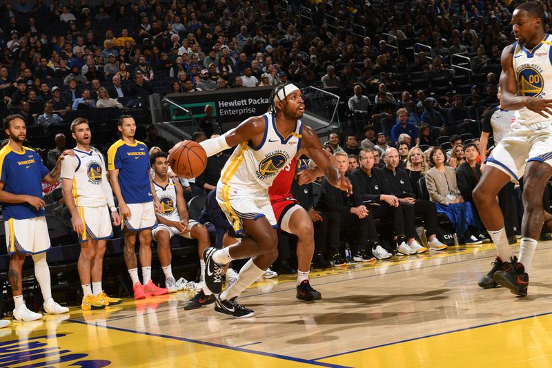 SAN FRANCISCO, CA - DECEMBER 5: Buddy Hield #7 of the Golden State Warriors dribbles the ball during the game against the Houston Rockets on December 5, 2024 at Chase Center in San Francisco, California. NOTE TO USER: User expressly acknowledges and agrees that, by downloading and or using this photograph, user is consenting to the terms and conditions of Getty Images License Agreement. Mandatory Copyright Notice: Copyright 2024 NBAE (Photo by Noah Graham/NBAE via Getty Images)