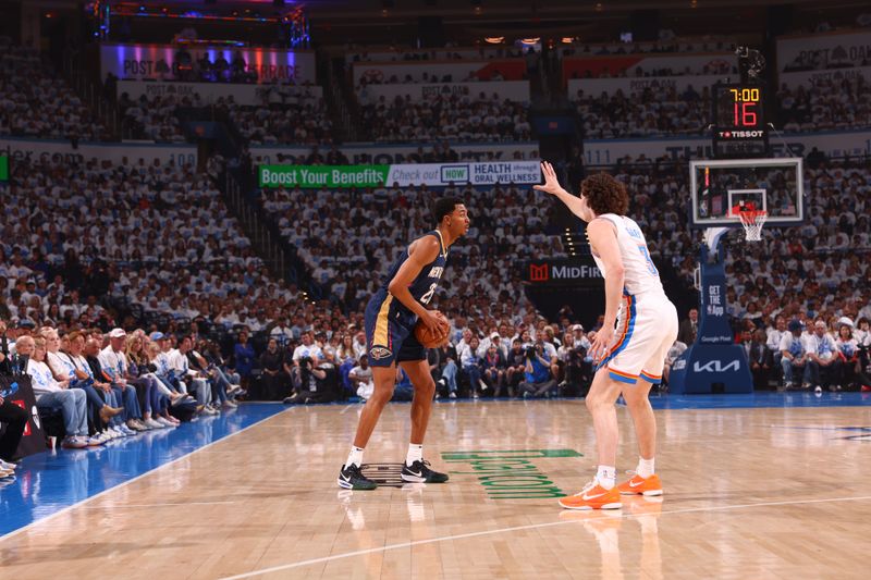 OKLAHOMA CITY, OK - APRIL 21:  Trey Murphy III #25 of the New Orleans Pelicans handles the ball during the game  against the Oklahoma City Thunder during Round 1 Game 1 of the 2024 NBA Playoffs on April 21, 2024 at Paycom Arena in Oklahoma City, Oklahoma. NOTE TO USER: User expressly acknowledges and agrees that, by downloading and or using this photograph, User is consenting to the terms and conditions of the Getty Images License Agreement. Mandatory Copyright Notice: Copyright 2024 NBAE (Photo by Zach Beeker/NBAE via Getty Images)