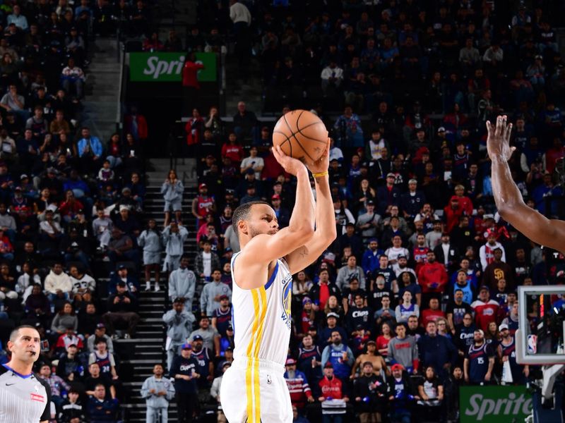 INGLEWOOD, CA - NOVEMBER 18: Stephen Curry #30 of the Golden State Warriors shoots a three point basket during the game against the LA Clippers on November 18, 2024 at Intuit Dome in Los Angeles, California. NOTE TO USER: User expressly acknowledges and agrees that, by downloading and/or using this Photograph, user is consenting to the terms and conditions of the Getty Images License Agreement. Mandatory Copyright Notice: Copyright 2024 NBAE (Photo by Adam Pantozzi/NBAE via Getty Images)