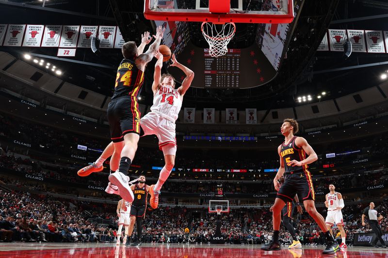 CHICAGO, IL - JANUARY 15: Matas Buzelis #14 of Chicago Bulls drives to the basket during the game against the Atlanta Hawks on January 15, 2025 at United Center in Chicago, Illinois. NOTE TO USER: User expressly acknowledges and agrees that, by downloading and or using this photograph, User is consenting to the terms and conditions of the Getty Images License Agreement. Mandatory Copyright Notice: Copyright 2025 NBAE (Photo by Jeff Haynes/NBAE via Getty Images)