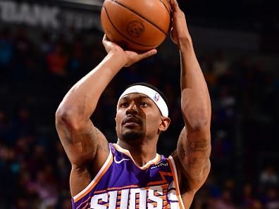 PHOENIX, AZ - DECEMBER 12: Bradley Beal #3 of the Phoenix Suns shoots a free throw during the game against the Golden State Warriors on December 12, 2023 at Footprint Center in Phoenix, Arizona. NOTE TO USER: User expressly acknowledges and agrees that, by downloading and or using this photograph, user is consenting to the terms and conditions of the Getty Images License Agreement. Mandatory Copyright Notice: Copyright 2023 NBAE (Photo by Barry Gossage/NBAE via Getty Images)