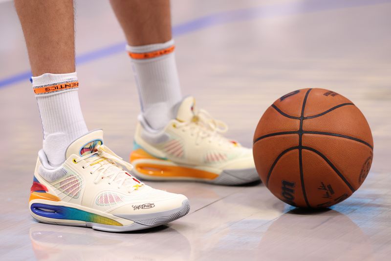 DALLAS, TEXAS - NOVEMBER 08: A detail view of the shoes of Klay Thompson #31 of the Dallas Mavericks is shown before the game against the Phoenix Suns at American Airlines Center on November 08, 2024 in Dallas, Texas. NOTE TO USER: User expressly acknowledges and agrees that, by downloading and or using this photograph, User is consenting to the terms and conditions of the Getty Images License Agreement. (Photo by Sam Hodde/Getty Images)