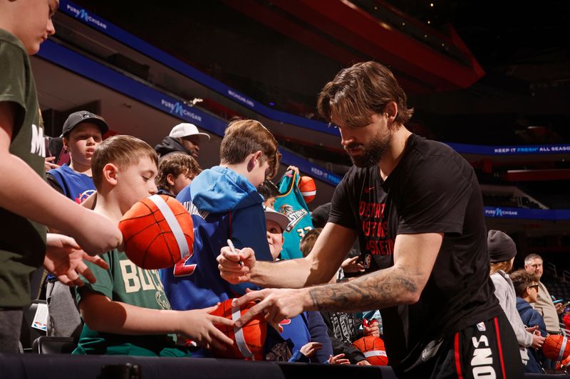 DETROIT, MI - JANUARY 20: Joe Harris #31 of the Detroit Pistons signs autographs before the game against the Milwaukee Bucks on January 20, 2024 at Little Caesars Arena in Detroit, Michigan. NOTE TO USER: User expressly acknowledges and agrees that, by downloading and/or using this photograph, User is consenting to the terms and conditions of the Getty Images License Agreement. Mandatory Copyright Notice: Copyright 2024 NBAE (Photo by Brian Sevald/NBAE via Getty Images)