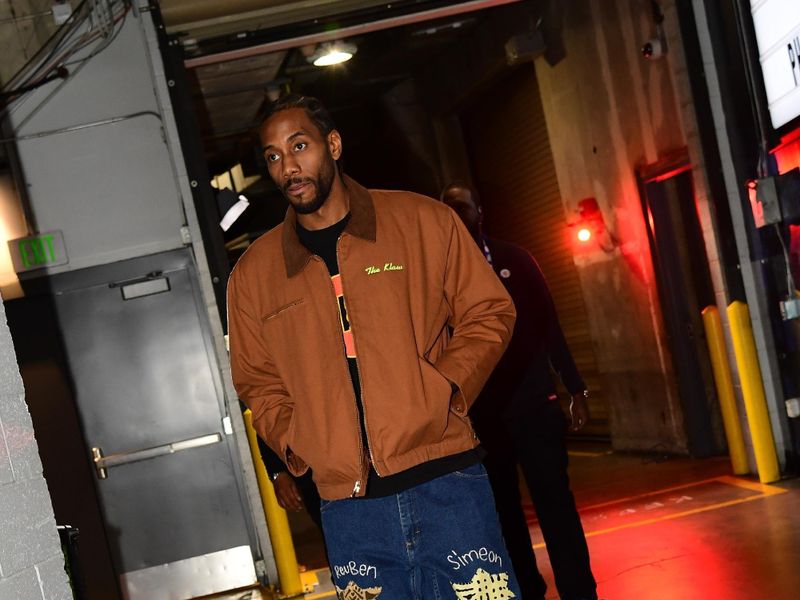 LOS ANGELES, CA - JANUARY 17: Kawhi Leonard #2 of the LA Clippers arrives to the arena before the game against the Philadelphia 76ers on January 17, 2023 at Crypto.Com Arena in Los Angeles, California. NOTE TO USER: User expressly acknowledges and agrees that, by downloading and/or using this Photograph, user is consenting to the terms and conditions of the Getty Images License Agreement. Mandatory Copyright Notice: Copyright 2023 NBAE (Photo by Adam Pantozzi/NBAE via Getty Images)