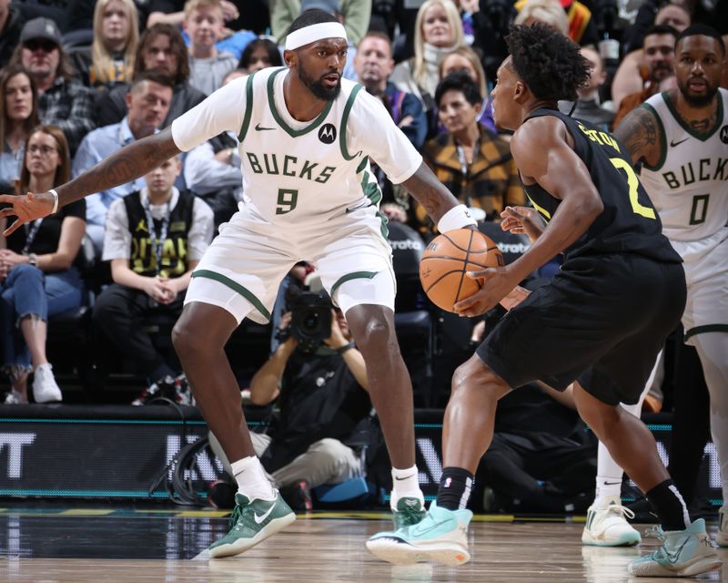 SALT LAKE CITY, UT - FEBRUARY 4: Bobby Portis #9 of the Milwaukee Bucks plays defense during the game against the Utah Jazz on February 4, 2024 at Delta Center in Salt Lake City, Utah. NOTE TO USER: User expressly acknowledges and agrees that, by downloading and or using this Photograph, User is consenting to the terms and conditions of the Getty Images License Agreement. Mandatory Copyright Notice: Copyright 2024 NBAE (Photo by Melissa Majchrzak/NBAE via Getty Images)