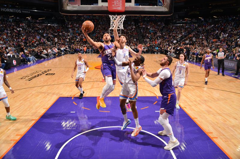 PHOENIX, AZ - MARCH 3: Eric Gordon #23 of the Phoenix Suns drives to the basket during the game against the Oklahoma City Thunder on March 3, 2024 at Footprint Center in Phoenix, Arizona. NOTE TO USER: User expressly acknowledges and agrees that, by downloading and or using this photograph, user is consenting to the terms and conditions of the Getty Images License Agreement. Mandatory Copyright Notice: Copyright 2024 NBAE (Photo by Barry Gossage/NBAE via Getty Images)