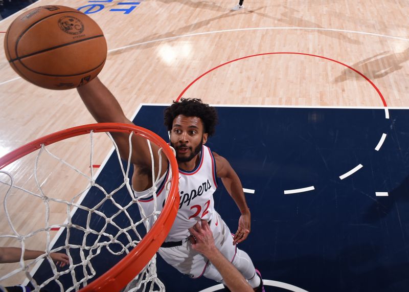 INGLEWOOD, CA - OCTOBER 17: Braxton Key #22 of the LA Clippers dunks the ball during the game against the Sacramento Kings on October 17, 2024 at Intuit Dome in Los Angeles, California. NOTE TO USER: User expressly acknowledges and agrees that, by downloading and/or using this Photograph, user is consenting to the terms and conditions of the Getty Images License Agreement. Mandatory Copyright Notice: Copyright 2024 NBAE (Photo by Juan Ocampo/NBAE via Getty Images)