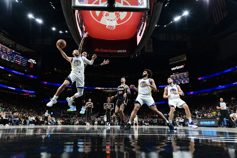 ATLANTA, GA - MARCH 17: Stephen Curry #30 of the Golden State Warriors drives to the basket during the game against the Atlanta Hawks on March 17, 2023 at State Farm Arena in Atlanta, Georgia.  NOTE TO USER: User expressly acknowledges and agrees that, by downloading and/or using this Photograph, user is consenting to the terms and conditions of the Getty Images License Agreement. Mandatory Copyright Notice: Copyright 2023 NBAE (Photo by Adam Hagy/NBAE via Getty Images)