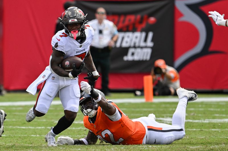 Tampa Bay Buccaneers running back Bucky Irving (7) runs for yardage against the Denver Broncos during the first half of an NFL football game, in Tampa, Fla. on Sunday, Sept. 22, 2024. (AP Photo/Jason Behnken)