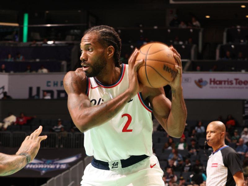 CHARLOTTE, NC - JANUARY 31:  Kawhi Leonard #2 of the LA Clippers handles the ball during the game against the Charlotte Hornets on January 31, 2025 at Spectrum Center in Charlotte, North Carolina. NOTE TO USER: User expressly acknowledges and agrees that, by downloading and or using this photograph, User is consenting to the terms and conditions of the Getty Images License Agreement. Mandatory Copyright Notice: Copyright 2025 NBAE (Photo by Kent Smith/NBAE via Getty Images)