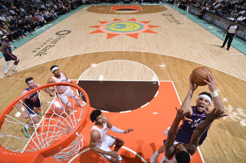 SAN ANTONIO, TX - MARCH 25: Devin Booker #1 of the Phoenix Suns drives to the basket during the game against the San Antonio Spurs on March 25, 2024 at the Frost Bank Center in San Antonio, Texas. NOTE TO USER: User expressly acknowledges and agrees that, by downloading and or using this photograph, user is consenting to the terms and conditions of the Getty Images License Agreement. Mandatory Copyright Notice: Copyright 2024 NBAE (Photos by Michael Gonzales/NBAE via Getty Images)