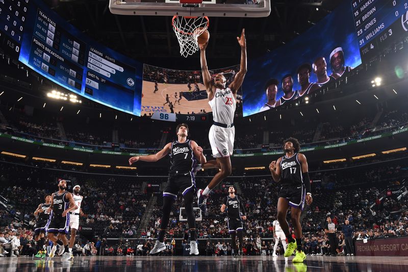 INGLEWOOD, CA - OCTOBER 17: Kai Jones #23 of the LA Clippers dunks the ball during the game against the Sacramento Kings on October 17, 2024 at Intuit Dome in Los Angeles, California. NOTE TO USER: User expressly acknowledges and agrees that, by downloading and/or using this Photograph, user is consenting to the terms and conditions of the Getty Images License Agreement. Mandatory Copyright Notice: Copyright 2024 NBAE (Photo by Juan Ocampo/NBAE via Getty Images)