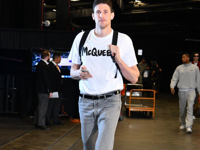 PHOENIX, AZ - MARCH 3: Mike Muscala #50 of the Oklahoma City Thunder arrives to the arena before the game against the Phoenix Suns on March 3, 2024 at Footprint Center in Phoenix, Arizona. NOTE TO USER: User expressly acknowledges and agrees that, by downloading and or using this photograph, user is consenting to the terms and conditions of the Getty Images License Agreement. Mandatory Copyright Notice: Copyright 2024 NBAE (Photo by Barry Gossage/NBAE via Getty Images)